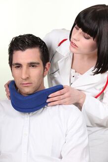 The doctor puts the patient to the Shantz collar
